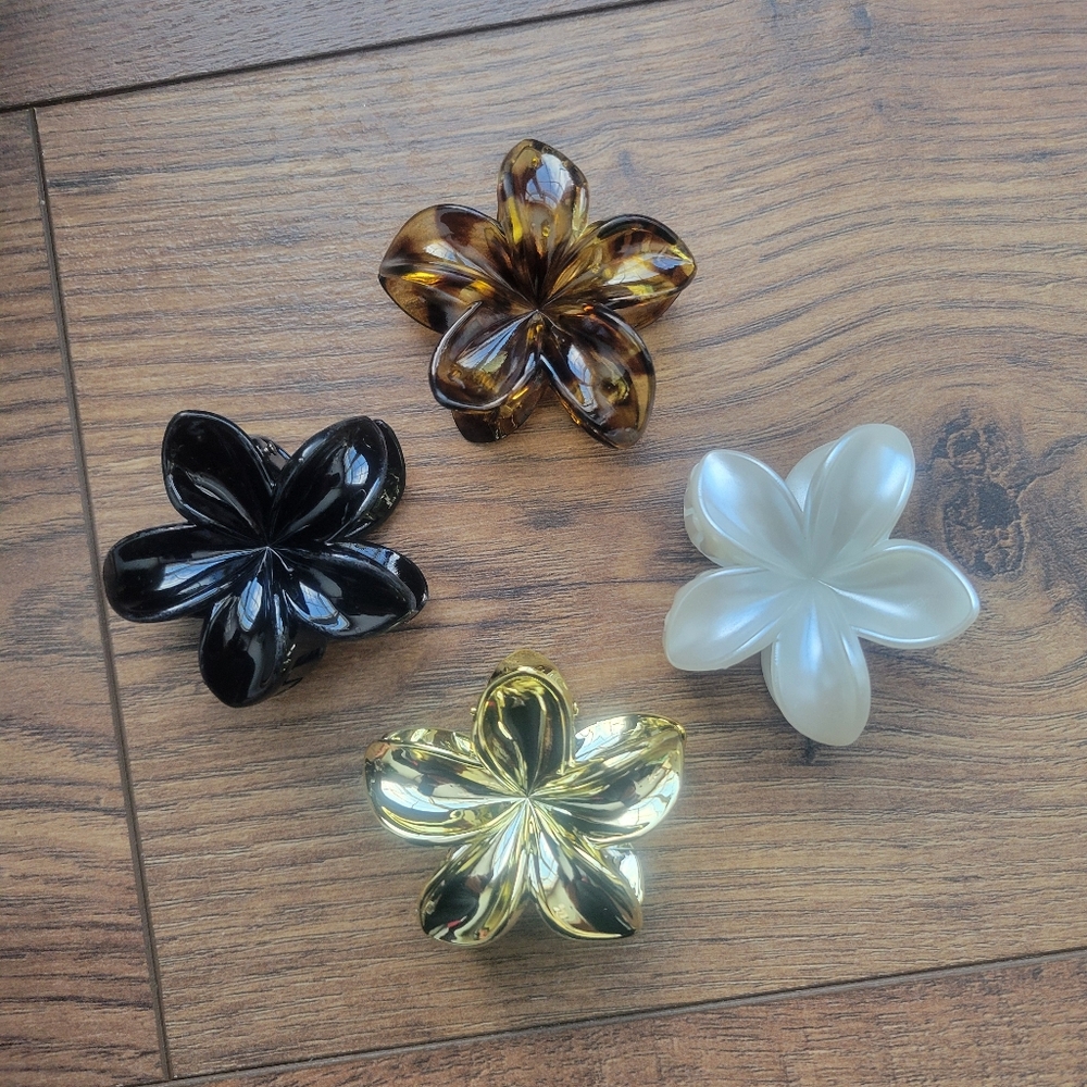 Flower Hair Clips Lot Of 4 New